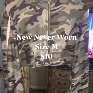 Camouflage Belly Zip Up Jacket with Flared Sleeves